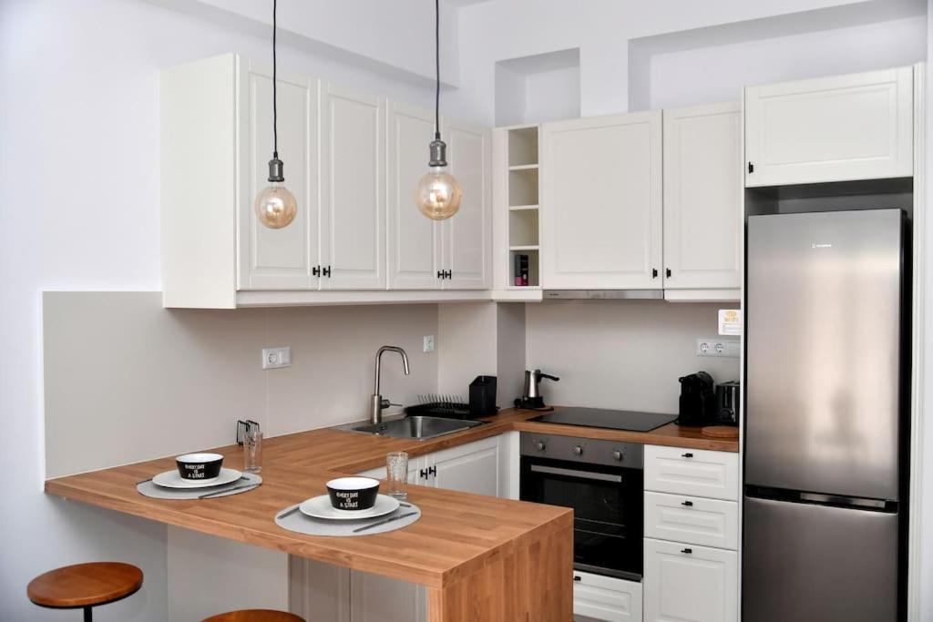 Modern Apartment In Ipitou, Plaka Athens Exterior photo