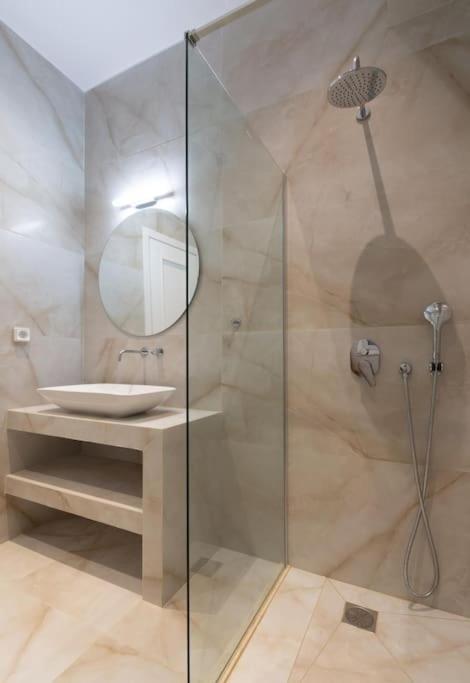 Modern Apartment In Ipitou, Plaka Athens Exterior photo